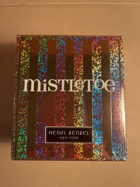 Henri Bendel Mistletoe Scented Candle - Holographic Stripe Box special edition
